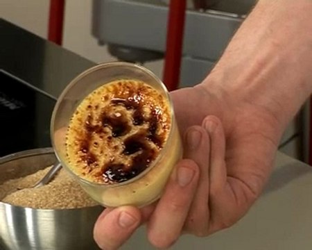 Technique de cuisine : Caraméliser une crème brûlée