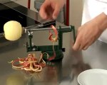 Technique de cuisine : Utiliser un pèle-pomme