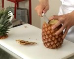 Technique de cuisine : Peler un ananas à vif