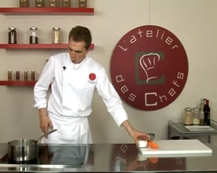 Technique de cuisine Faire suer un oignon Vidéo Dailymotion