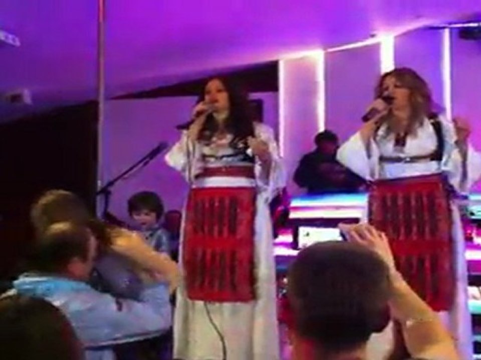 Motrat Mustafa  Live per Diten e Pavaresis 2012