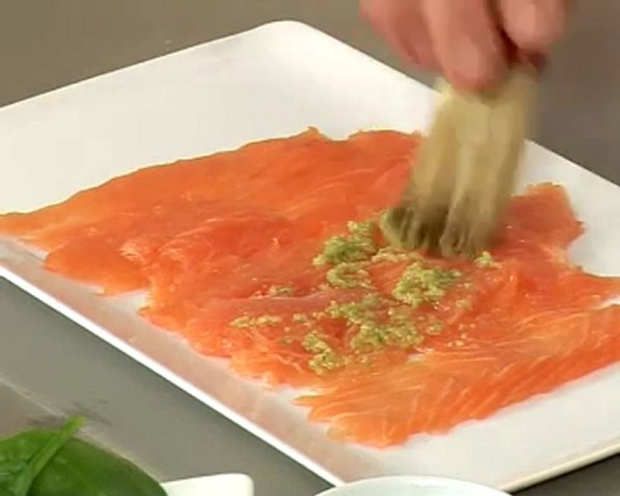 Recette de carpaccio de saumon au citron vert et aux baies roses