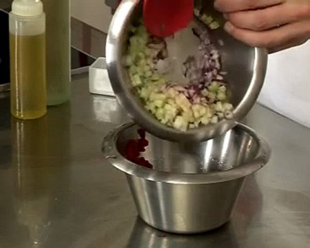 Recette de faisselle fraîche et riviera de légumes croquants à la fleur capucine