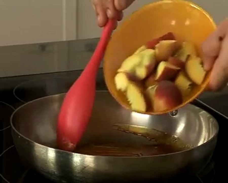 Recette de pêche rôtie, granité de fruits rouges au thym