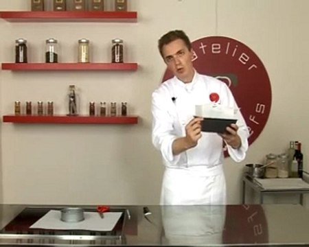 Technique de cuisine : Chemiser un moule en papier sulfurisé