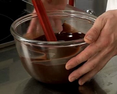 Technique de cuisine : Mettre un chocolat au point