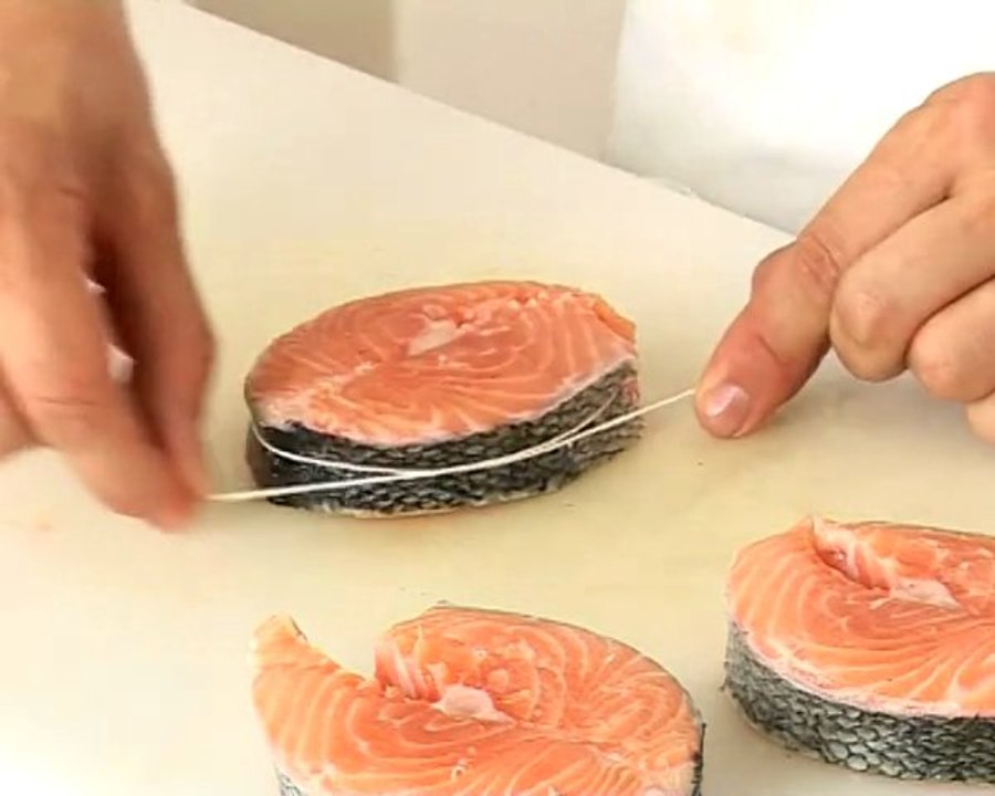 Technique de cuisine : Tailler une darne de saumon