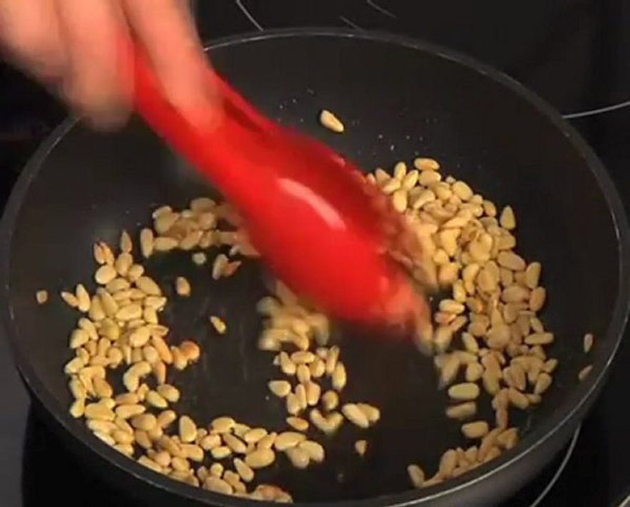 Technique de cuisine : Griller des pignons de pin