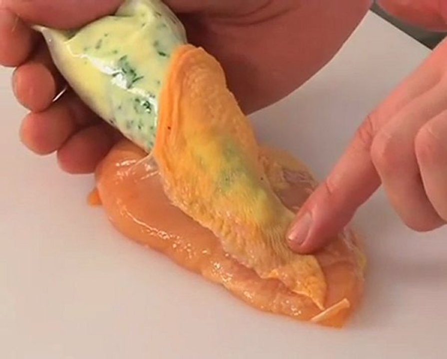 Technique de cuisine : Farcir de beurre un filet de volaille