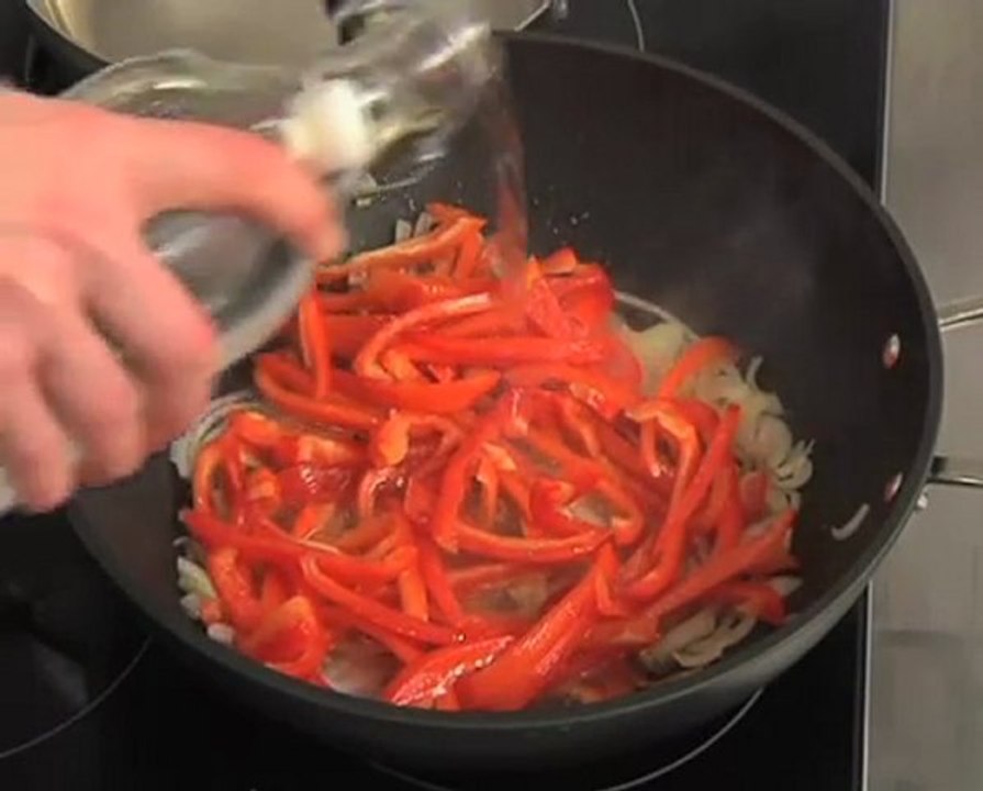 Recette de carré d'agneau rôti à l'ail, compotée de poivrons rouges