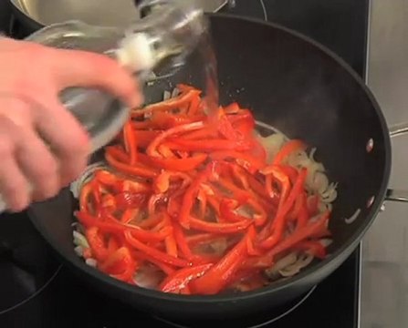 Recette de carré d'agneau rôti à l'ail, compotée de poivrons rouges