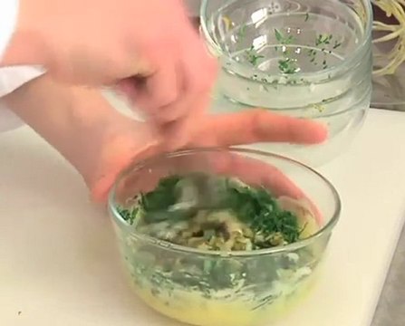 Recette de poulet croustillant, salade de poireaux et sauce tartare