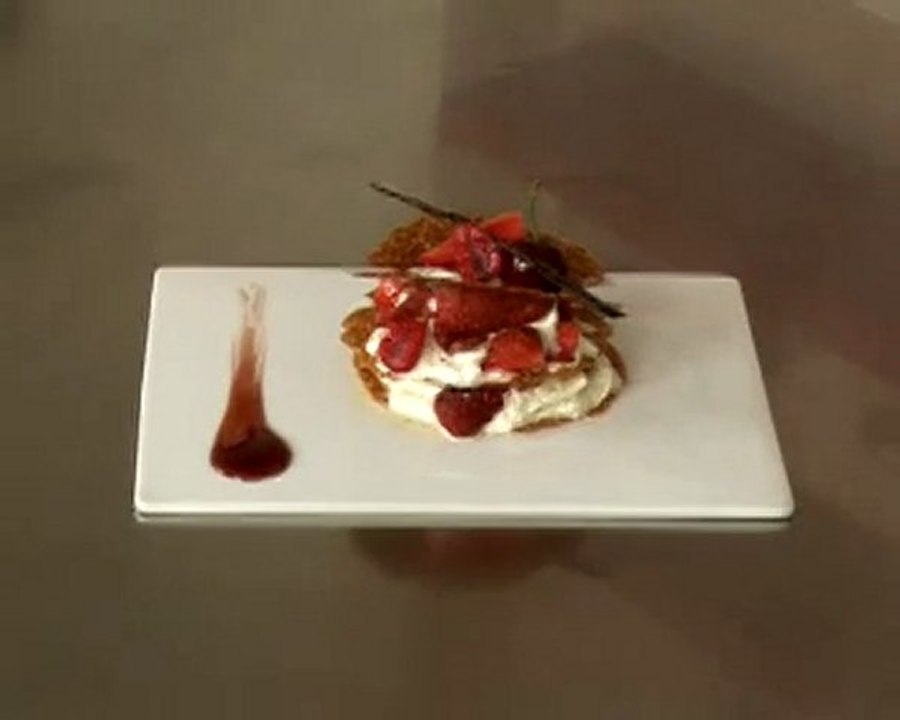 Recette de mille-feuilles de tuiles dentelle au sésame aux fruits rouges
