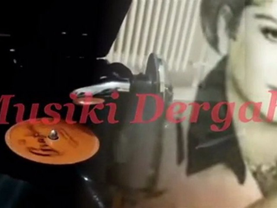 Zeki MÜREN  "ÖMRÜM SENİ SEVMEKLE NİHAYET BULACAK"