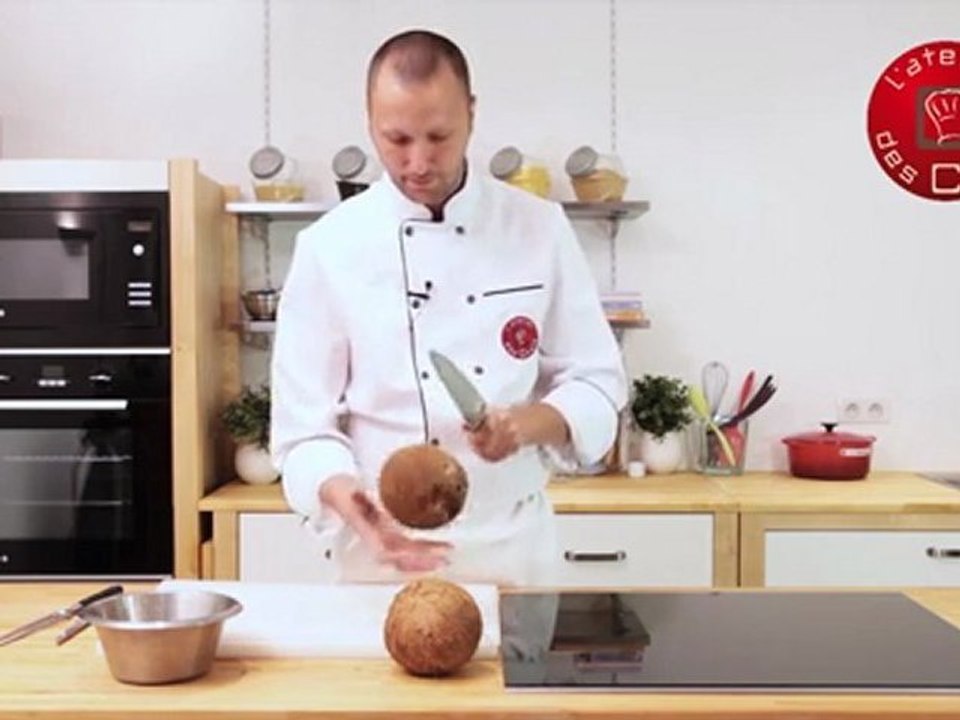 Technique de Chef - Casser une noix de coco