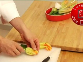 Technique de cuisine : Préparer une fleur de courgette