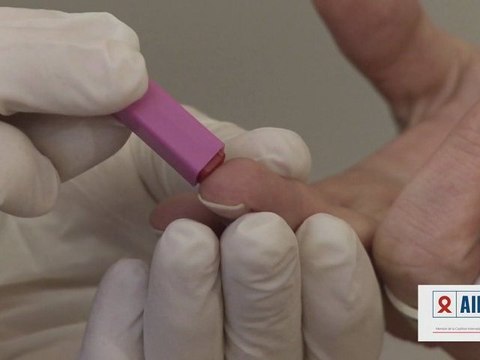 Stéphane souhaite faire un test de dépistage rapide chez AIDES