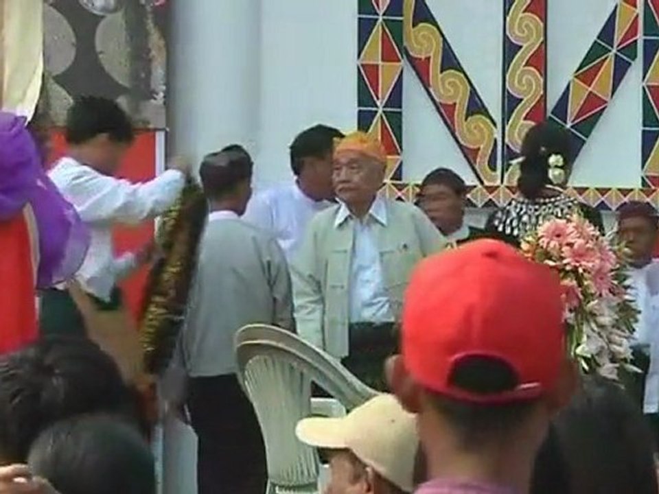 Suu Kyi campaigns in Kachin