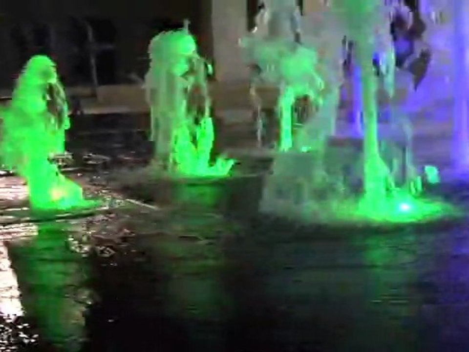 Place de la Fontaine-2 Essais des jets d'eau