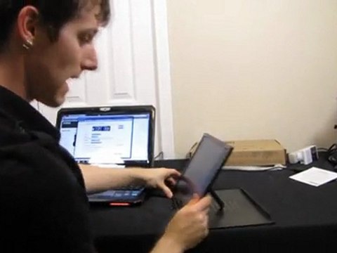 Lenovo 1452DS6 Portable USB LCD Monitor Unboxing & First Look Linus Tech Tips