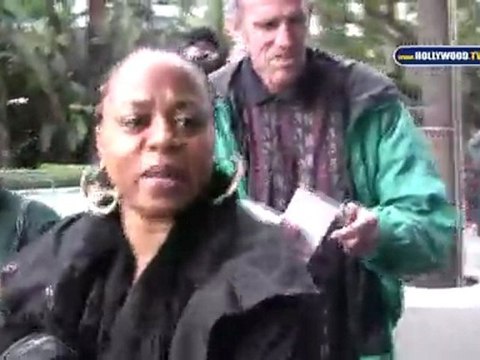 Snoop Dogg Slowly Leaves Staples Center After the Game