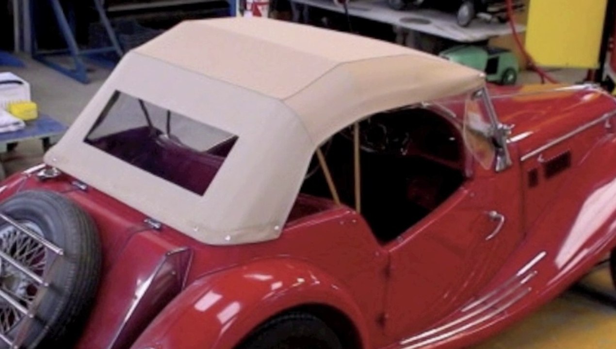 Sellerie auto de collection, capotes, sièges, ciels de toit, garnitures intérieurs, tapis de sol.