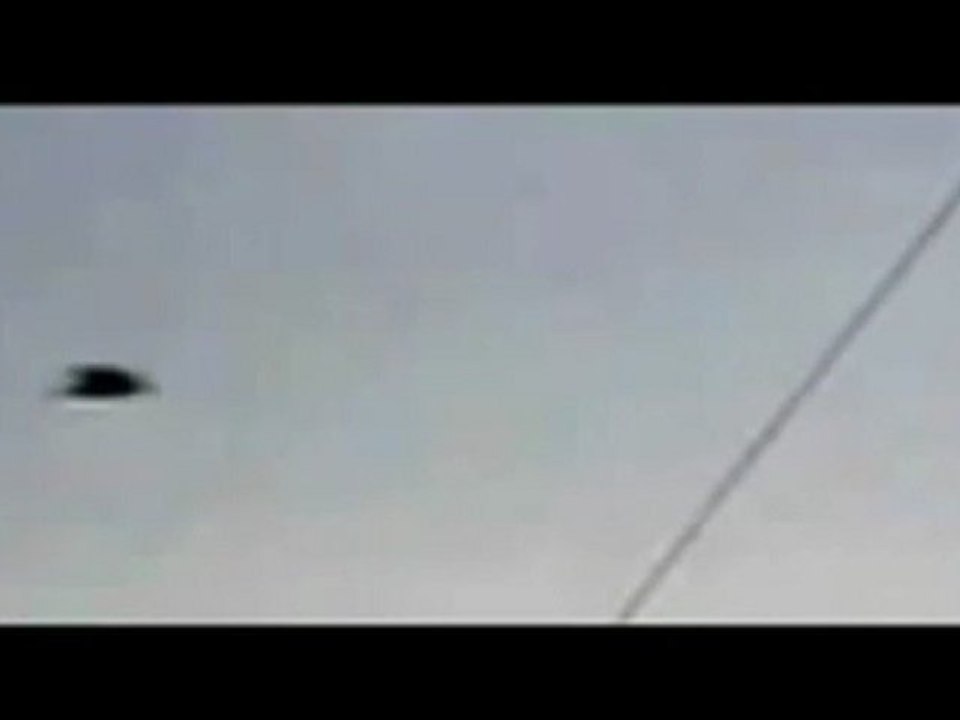 UFO FLYING SAUCER CAUGHT ON TAPE IN QUEBEC CANADA