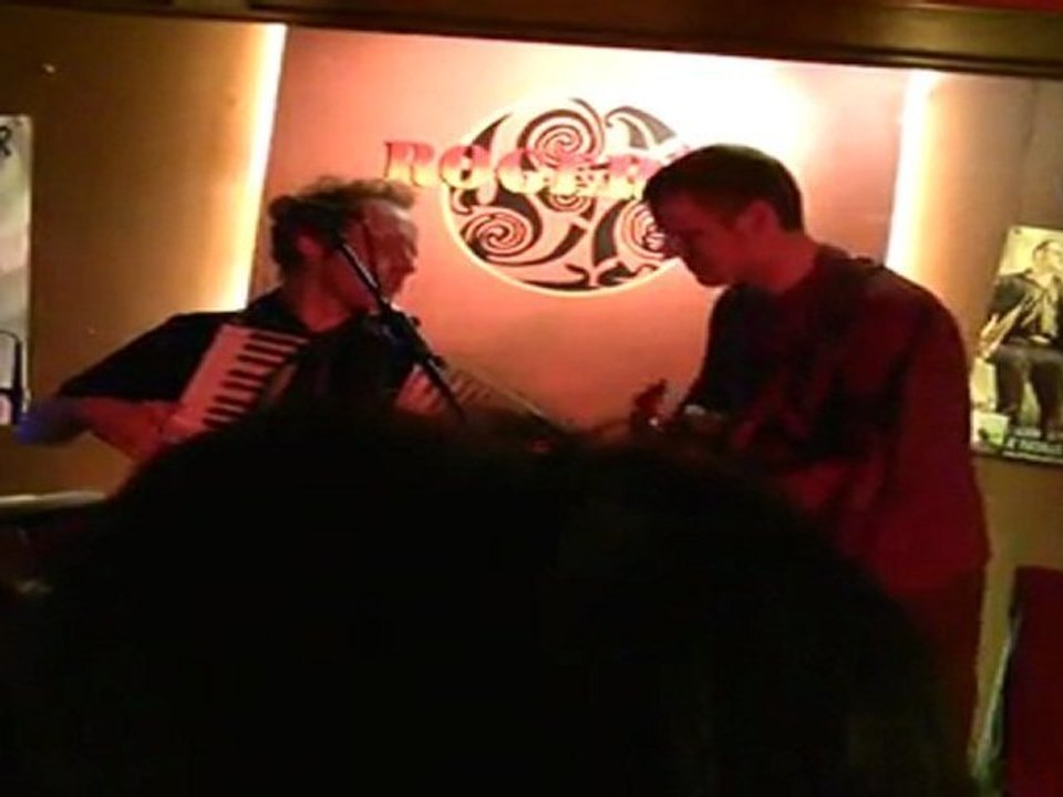 Petit HoMme  -chanson des PoOlettes- s'essouffler - Roger's Café