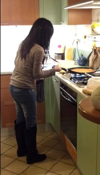 Nat & Lek flipping pancakes