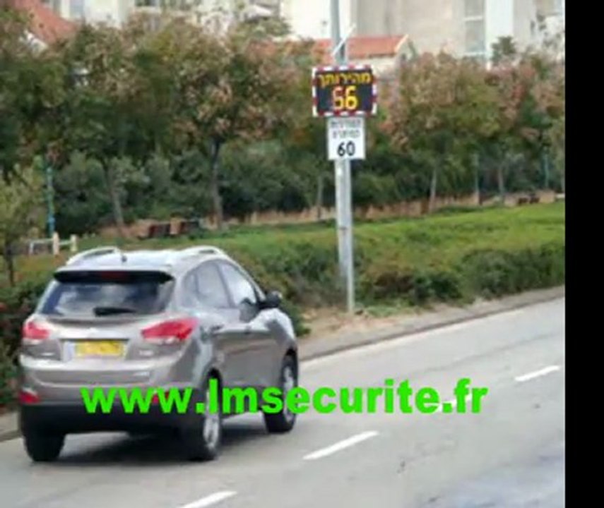RADAR  PEDAGOGIQUE  PREVENTIF  LUMINEUX  DE  VITESSE  VIASIS  VIATRAFFIC  ISRAEL  TEL  AVIV