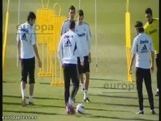 Скачать видео: El Real Madrid entrena en Valdebebas