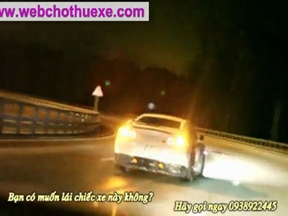 Siêu xe Bugatti Veyron đua cùng siêu xe Nissan GT R ngay trên đường phố