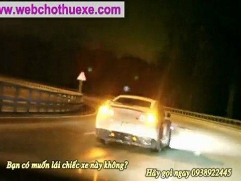 Siêu xe Bugatti Veyron đua cùng siêu xe Nissan GT R ngay trên đường phố