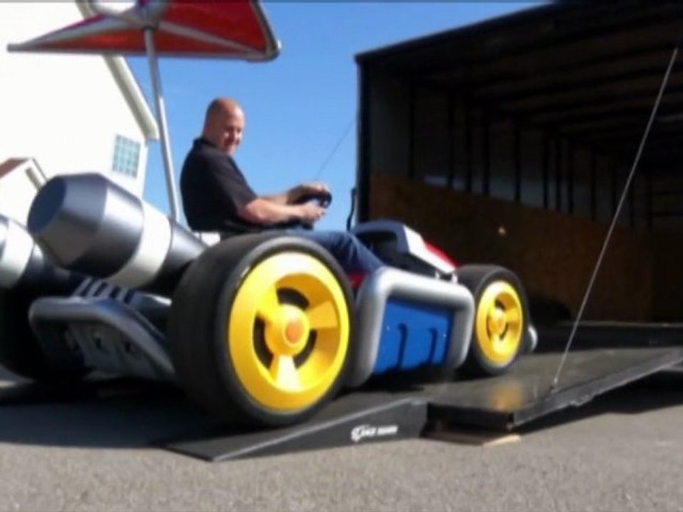 Il reçoit le véhicule grandeur nature du jeu Mario Kart