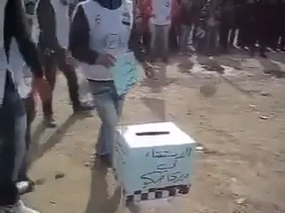 فري برس الحسكه الإستفتاء على الدستور في ديركا حمكو  المالكية    في جمعة سننتفض لاجلك بابا عمرو  24 2 2012