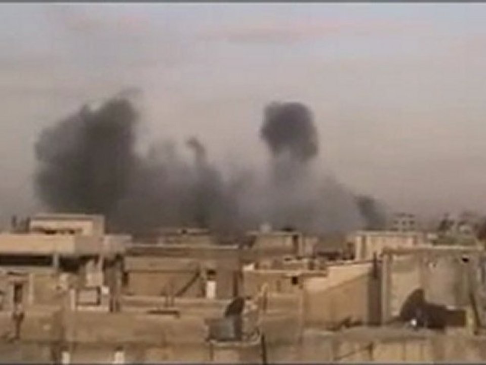 فري برس  باباعمرو القصف على الحي لحظة سقوط الصواريخ  24 2 2012