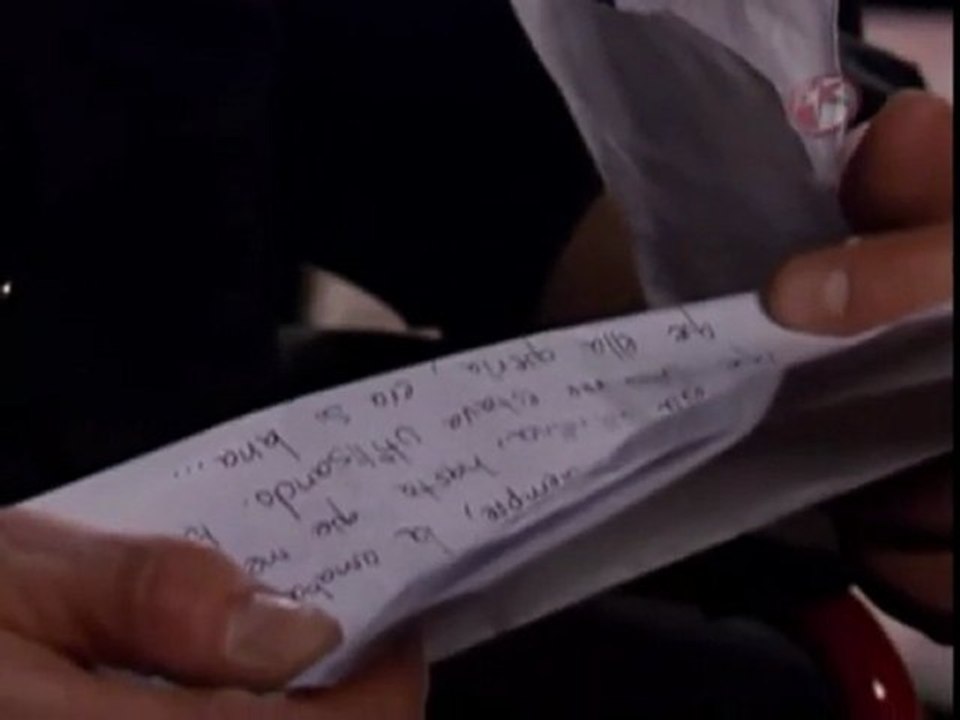 Rogelio piensa que hacer con la carta
