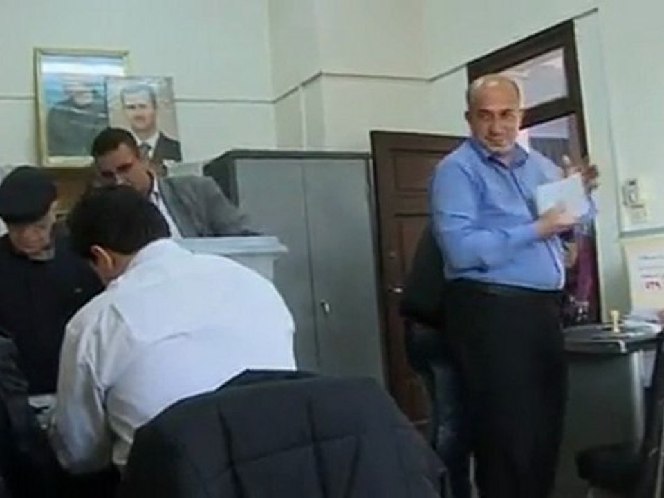 Syrians vote on new constitution