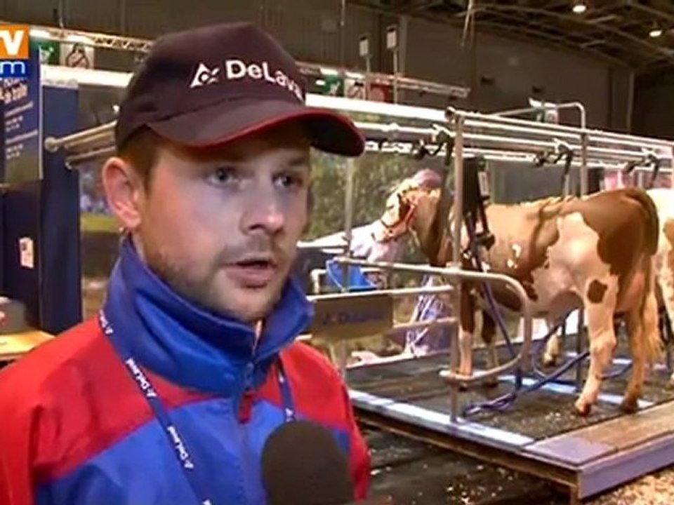 Le concours de la traite des vaches au Salon de l'agriculture