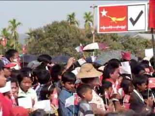 Aung San Suu Kyi dans l'extrème-nord de la Birmanie