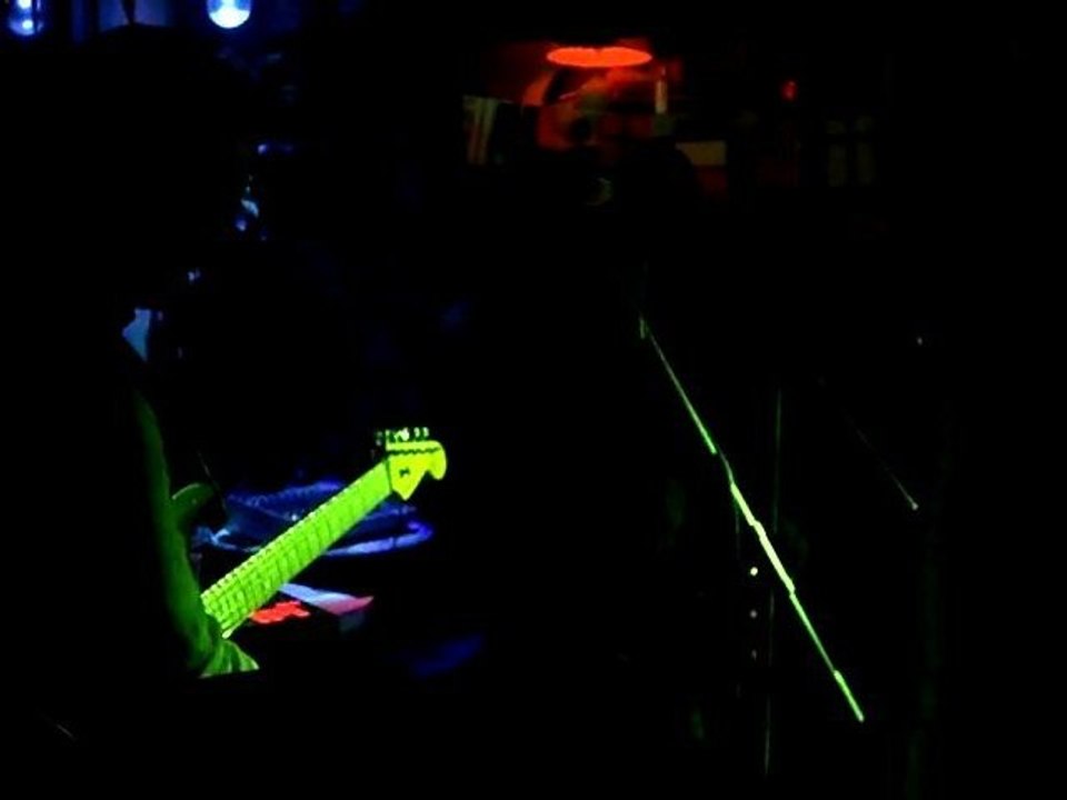 Alex Cloutier au French café - Someone like you