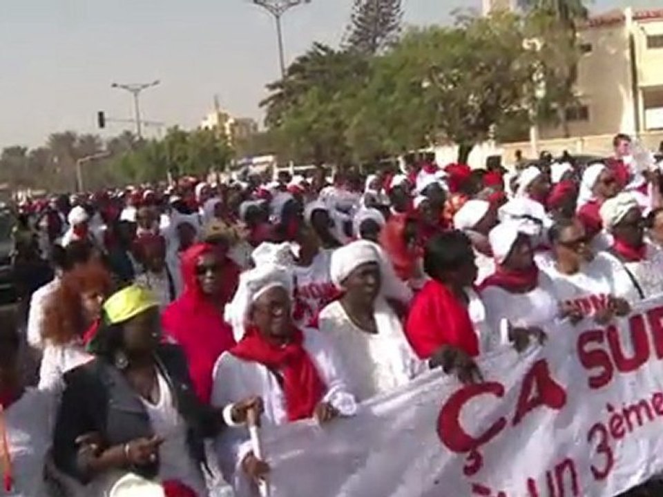 Senegal votes in contentious election