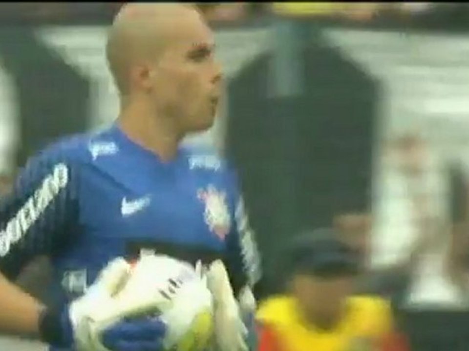 Adriano schießt die Corinthians zum Sieg