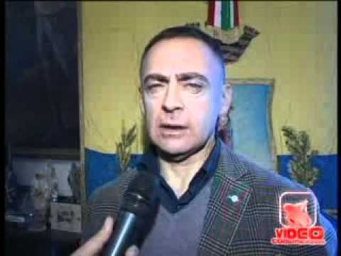 Castellammare (NA) - Striscione per i marò sulla facciata del Comune (25.02.12)