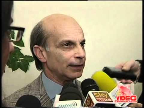 Napoli - Emergenza barelle all'ospedale Cardarelli (25.02.12)