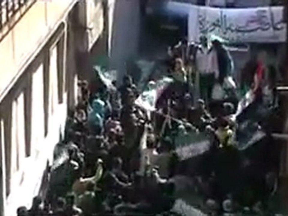 فري برس   حمص باب السباع مظاهرة رااائعة باباعمرو حنا معاكي 24 2 2012