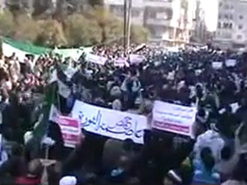 فري برس   حمص القصور مظاهرةأبطااال القصور  جمعةسنتفض لاجلك باباعمر  ثورة سورية   ثورة عز  وحرية  رااائعة 24 2 2012