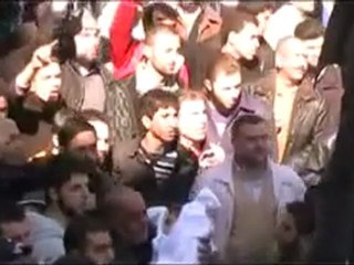 فري برس   حمص القصور تشيع الشهيدة الطفلة نايا امين العااابد  الله أكبر ياربي عليهون قتلو الاطفال ياامي بايدهم  رااائعة  25 2 2012