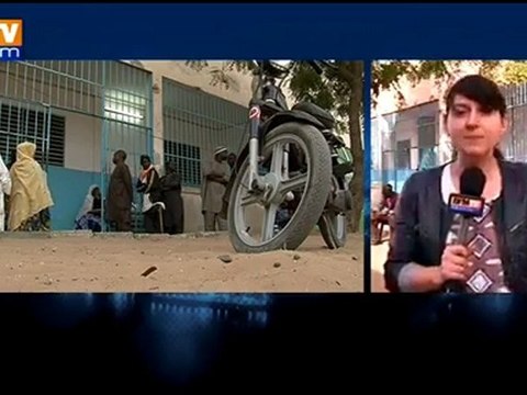 Elections au Sénégal : le président sortant Wade vote sous les huées