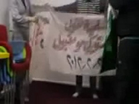 فري برس حماة المحتلة سلمية مقطع التحضير لوضع الافتات على 26 2 2012